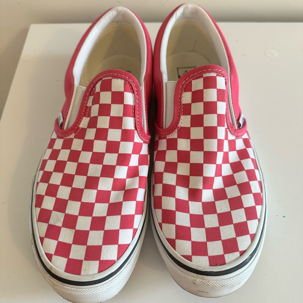 Vans Pink and White slide on sneakers, youth 6.5 fits like a women’s 7.5/8